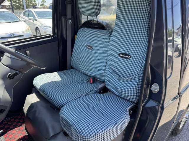 Daihatsu Midget II 12