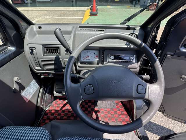 Daihatsu Midget II 9