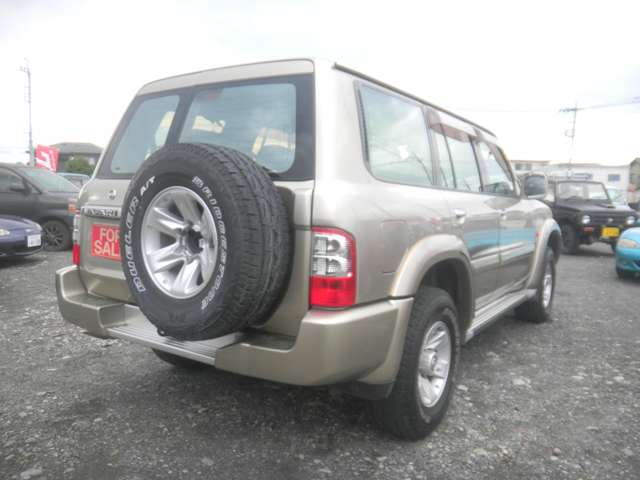 Nissan Safari 5