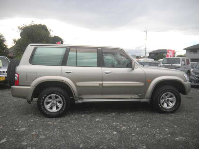 Nissan Safari 8
