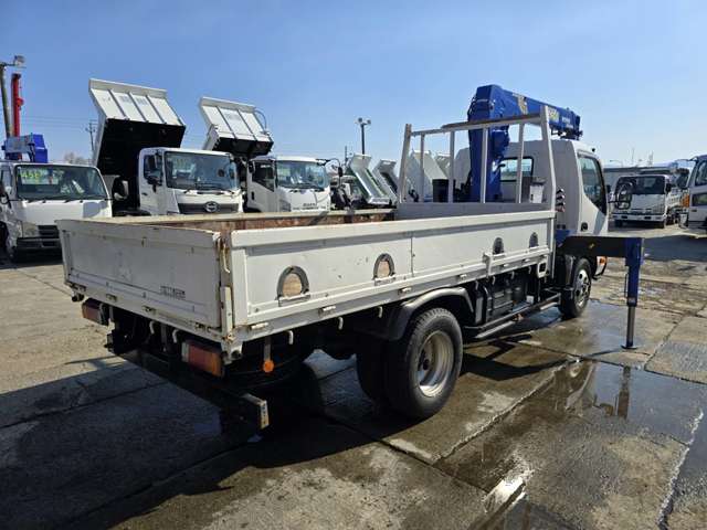 Hino Dutro 9
