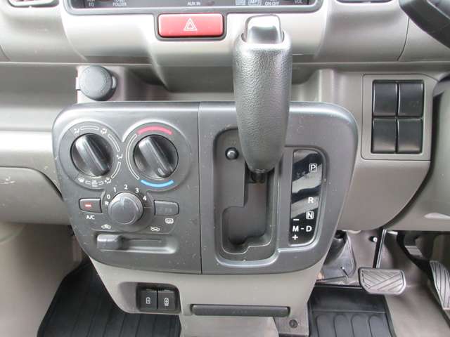 Nissan NV100 Clipper 12