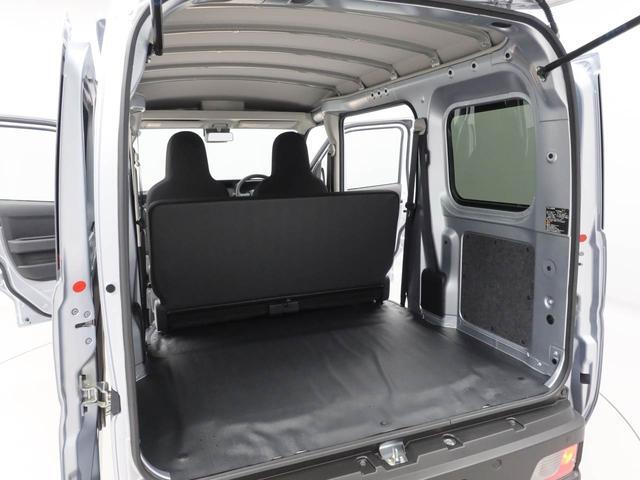 Daihatsu Hijet Cargo 11