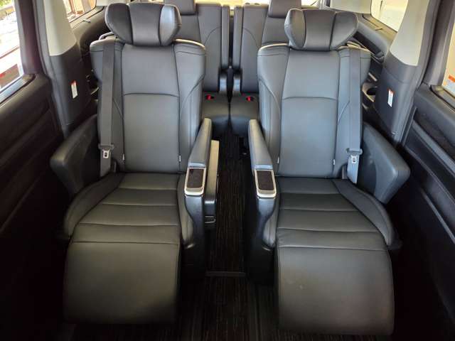 Toyota Vellfire 8