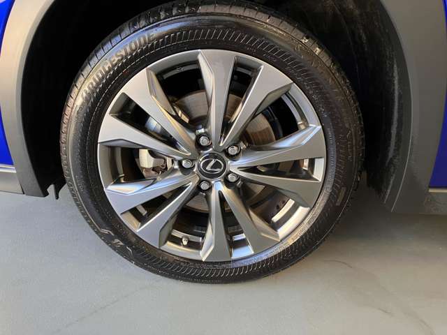Lexus UX 10