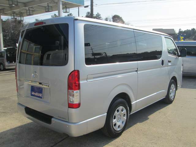 Toyota Hiace Van 11
