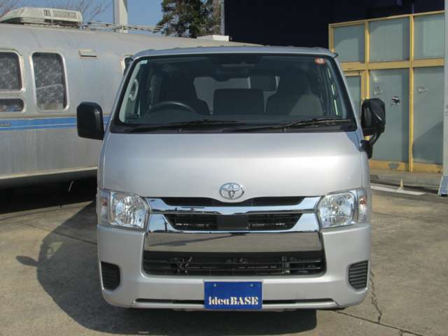 Toyota Hiace Van 5