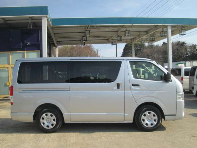 Toyota Hiace Van 7