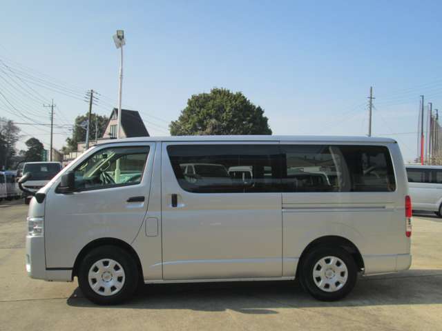 Toyota Hiace Van 8