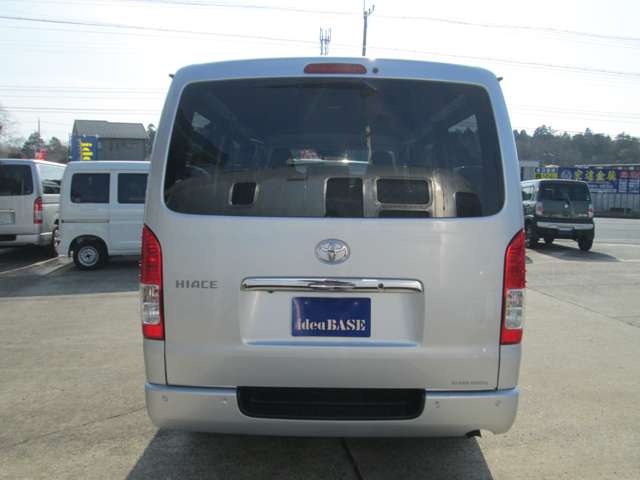 Toyota Hiace Van 9