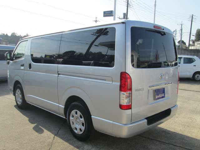 Toyota Hiace Van 10