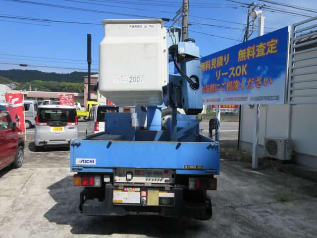 Isuzu Elf 3