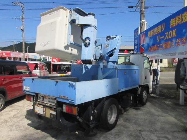 Isuzu Elf 6