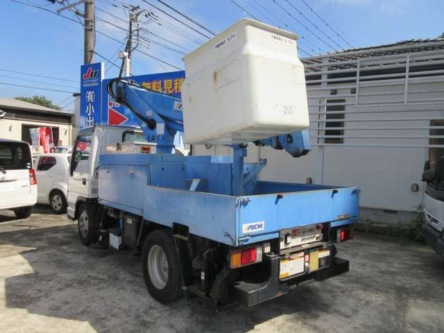 Isuzu Elf 7