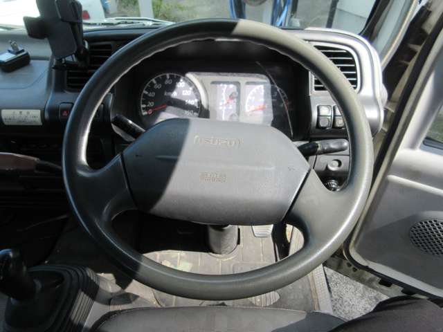 Isuzu Elf 8