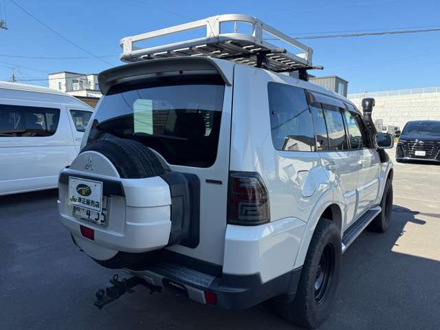 Mitsubishi Pajero 9