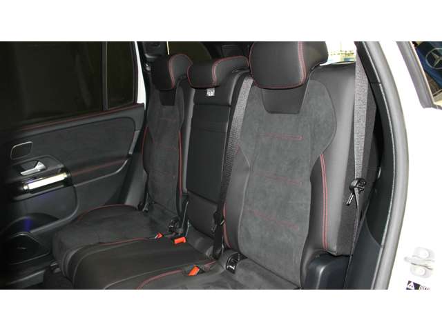 Mercedes-Benz GLB 11