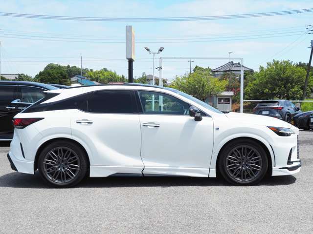 Lexus RX 9