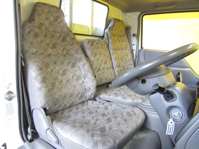 Mazda Titan Dash 6