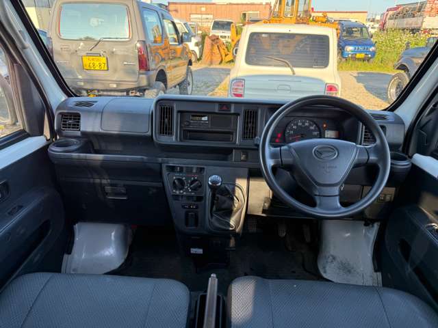 Daihatsu Hijet Cargo 2