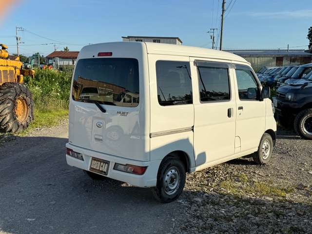 Daihatsu Hijet Cargo 8