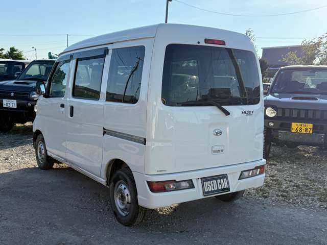 Daihatsu Hijet Cargo 9