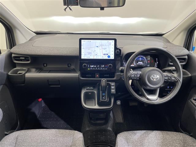 Toyota Sienta 3