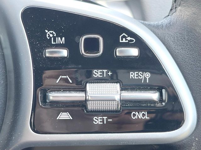 Mercedes-Benz GLB 8