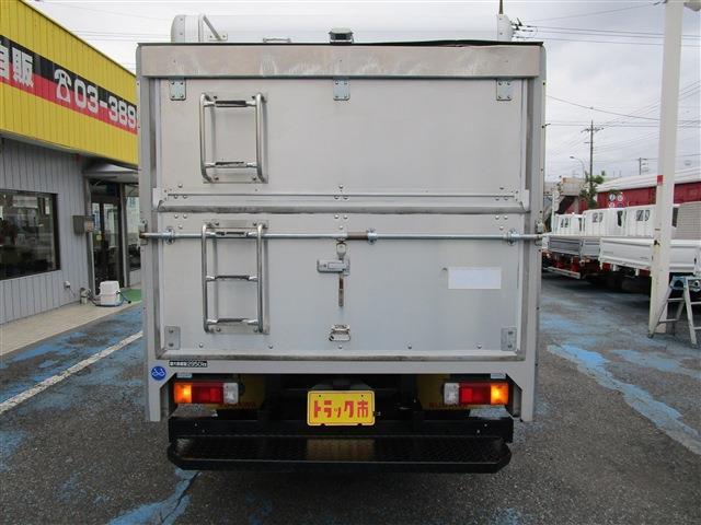 Hino Dutro 4