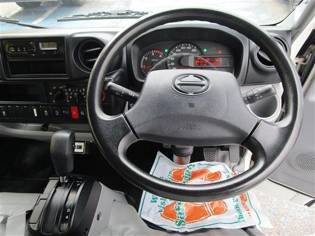 Hino Dutro 9