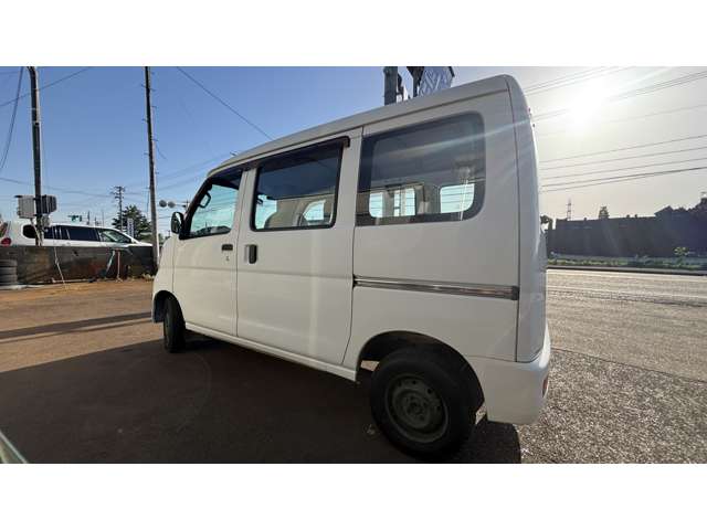Daihatsu Hijet Cargo 4