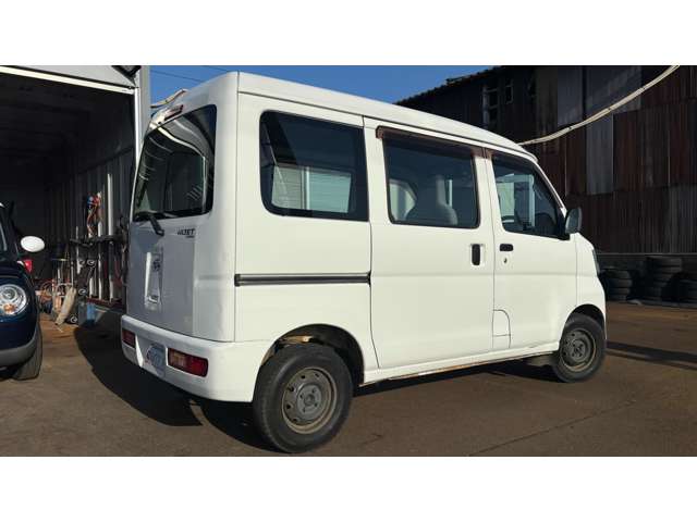 Daihatsu Hijet Cargo 6
