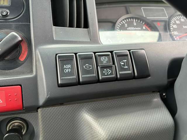 Isuzu Elf 8