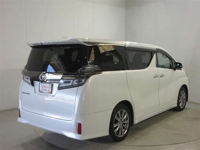 Toyota Vellfire 2