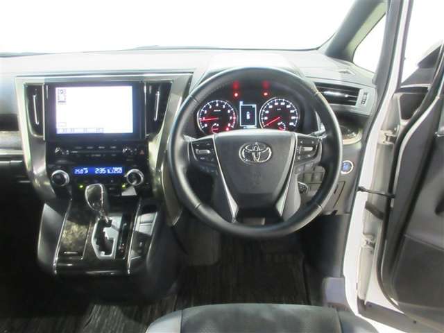 Toyota Vellfire 3