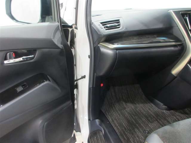 Toyota Vellfire 4