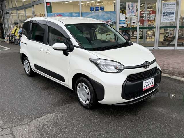 Toyota Sienta 3