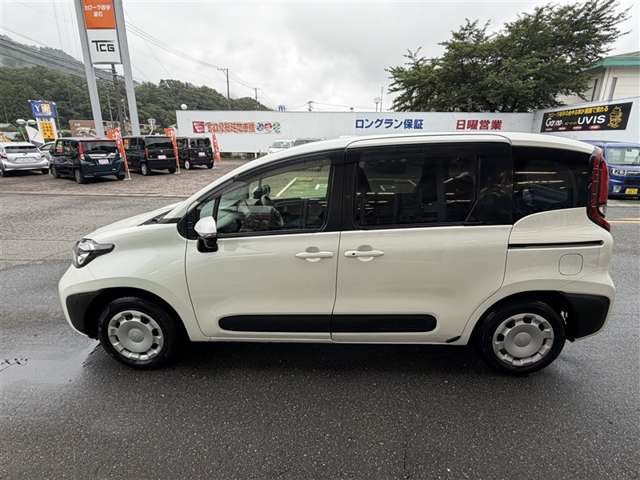 Toyota Sienta 4