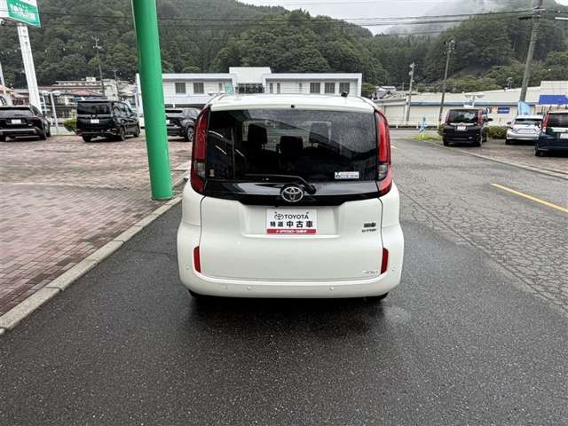 Toyota Sienta 7