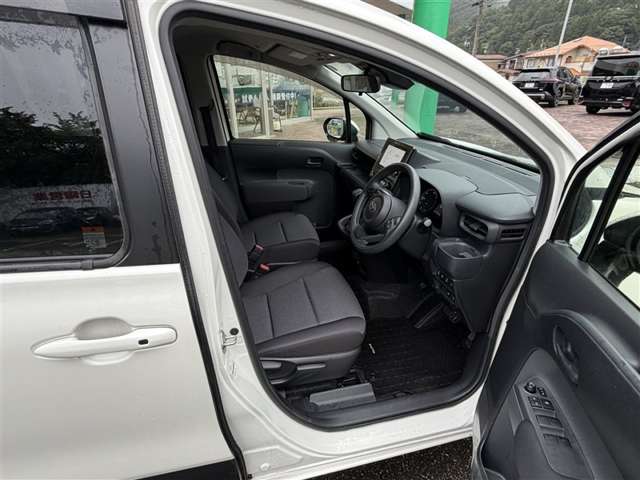 Toyota Sienta 9