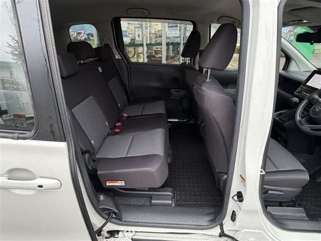 Toyota Sienta 10