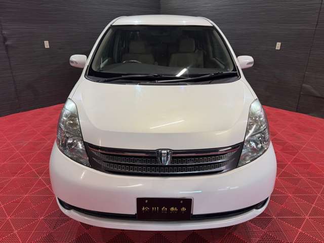Toyota Isis 4