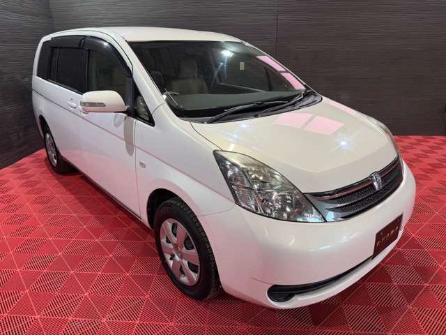 Toyota Isis 6