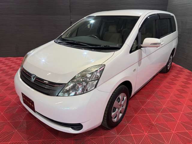 Toyota Isis 7
