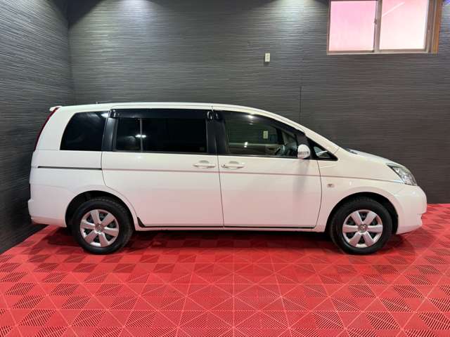 Toyota Isis 10