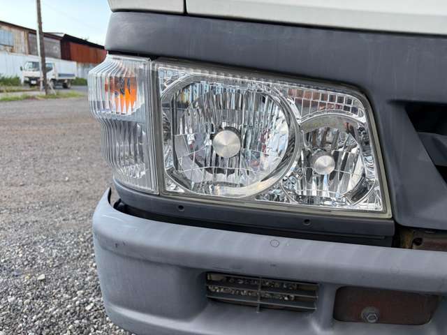 Mazda Titan Dash 6