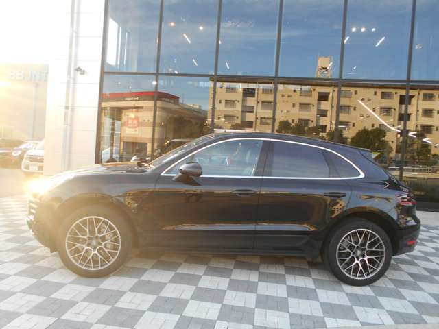 Porsche Macan 8
