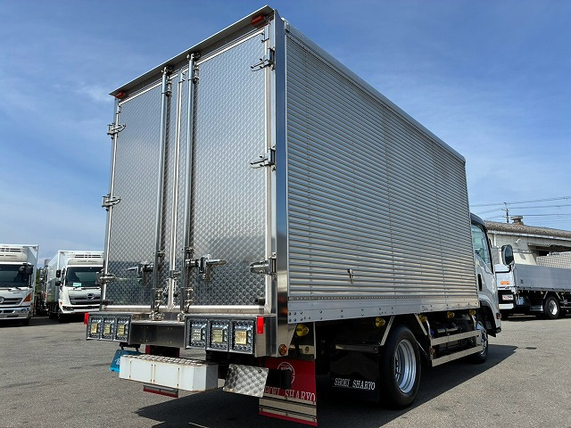Isuzu Elf 11