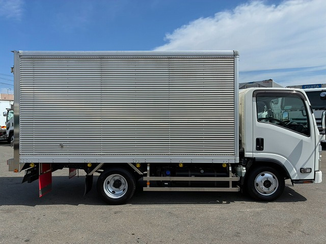 Isuzu Elf 12