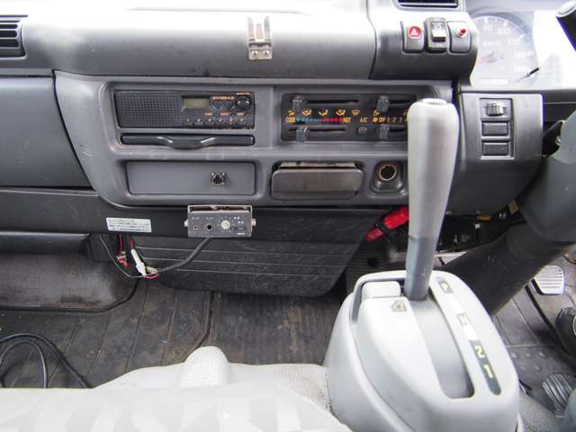 Isuzu Elf 6